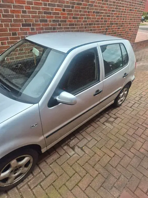 Gebraucht VW Polo Basis 60 PS (44 kW) 2001 Silber Limousine