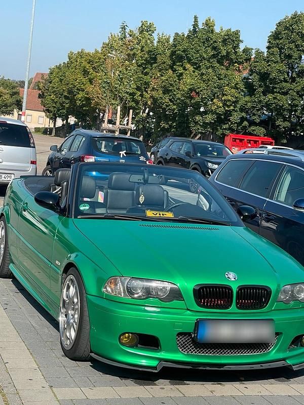 Grau Gebraucht 2002 BMW 325 Cabriolet M Sport Cabrio | 10.999 € - Bild 1/4