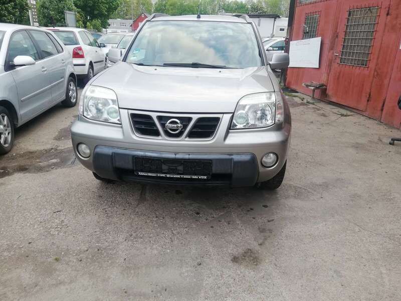 Grau Gebraucht 2003 Nissan X-Trail Comfort SUV | 2.500 € (Fairer Preis) - Bild 1/4