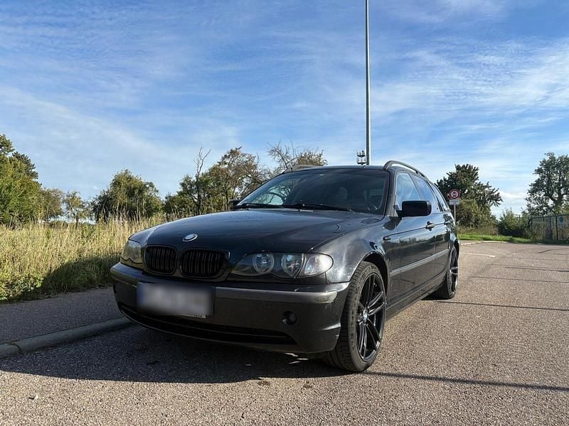 Schwarz Gebraucht 2005 BMW 320 Kombi | 1.799 € (Guter Preis) - Bild 1/4