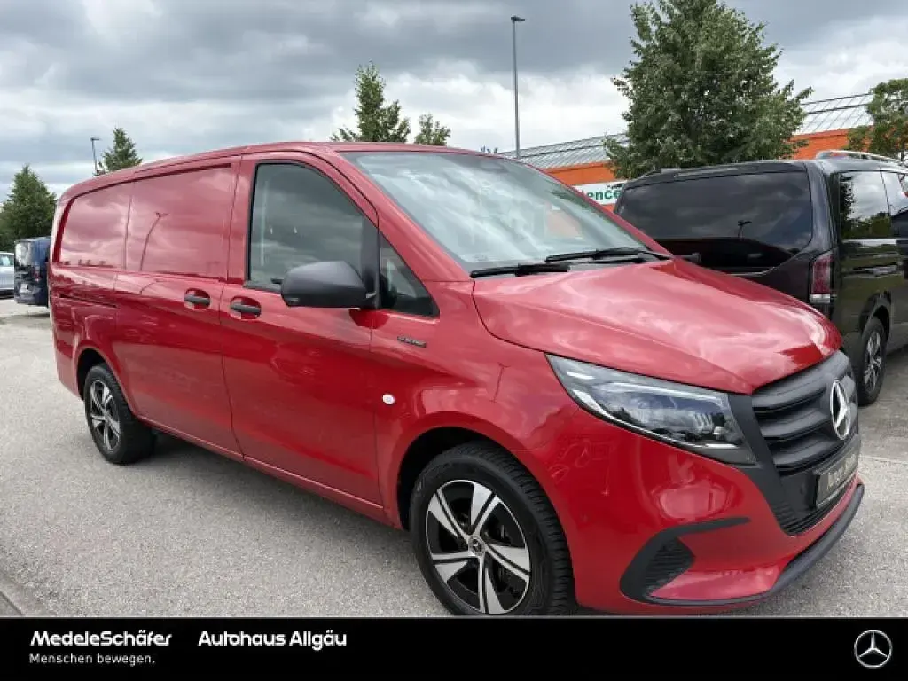 Gebraucht Mercedes e-Vito 85 kW (116 PS) 2024 Jupiterrot Van
