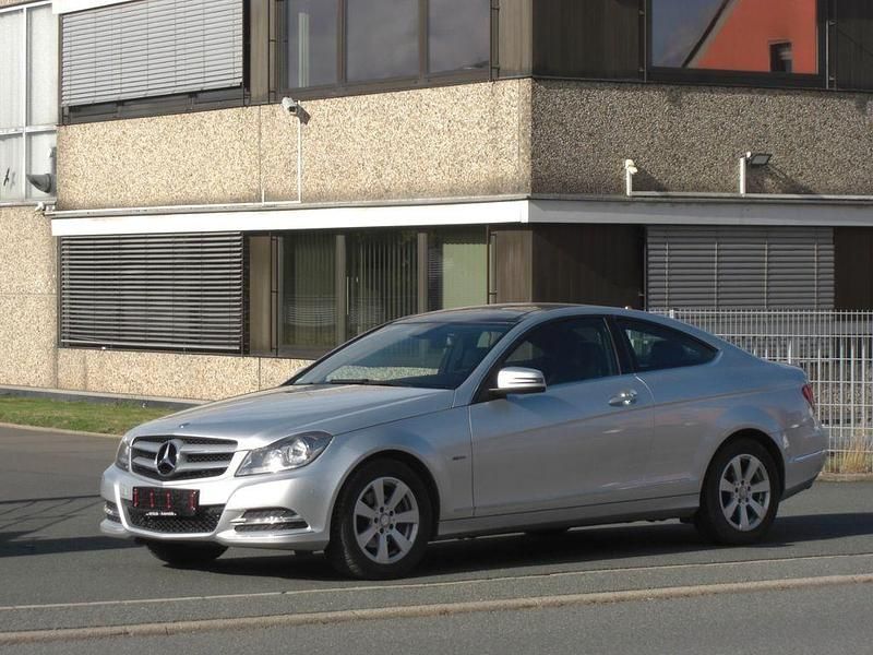 Gebraucht Mercedes C180 156 PS (114 kW) 2011 Silber Coupé