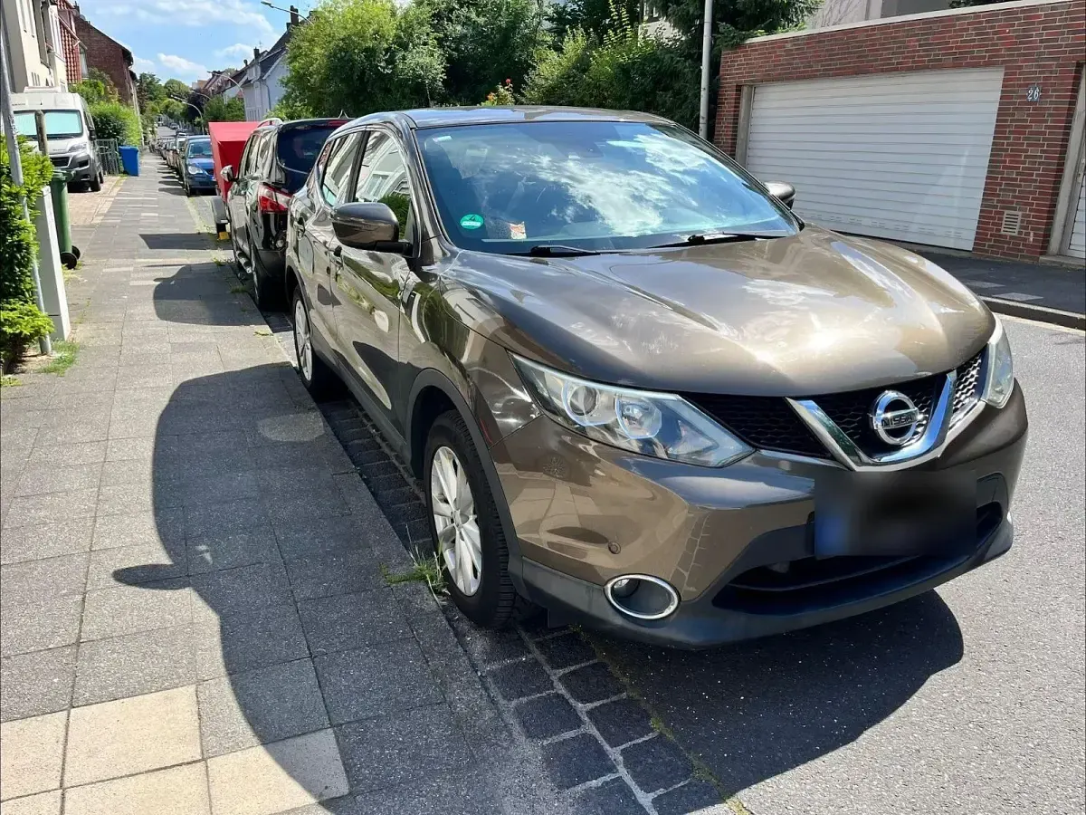 Gebraucht Nissan Qashqai Acenta 163 PS (119 kW) 2015 Braun SUV