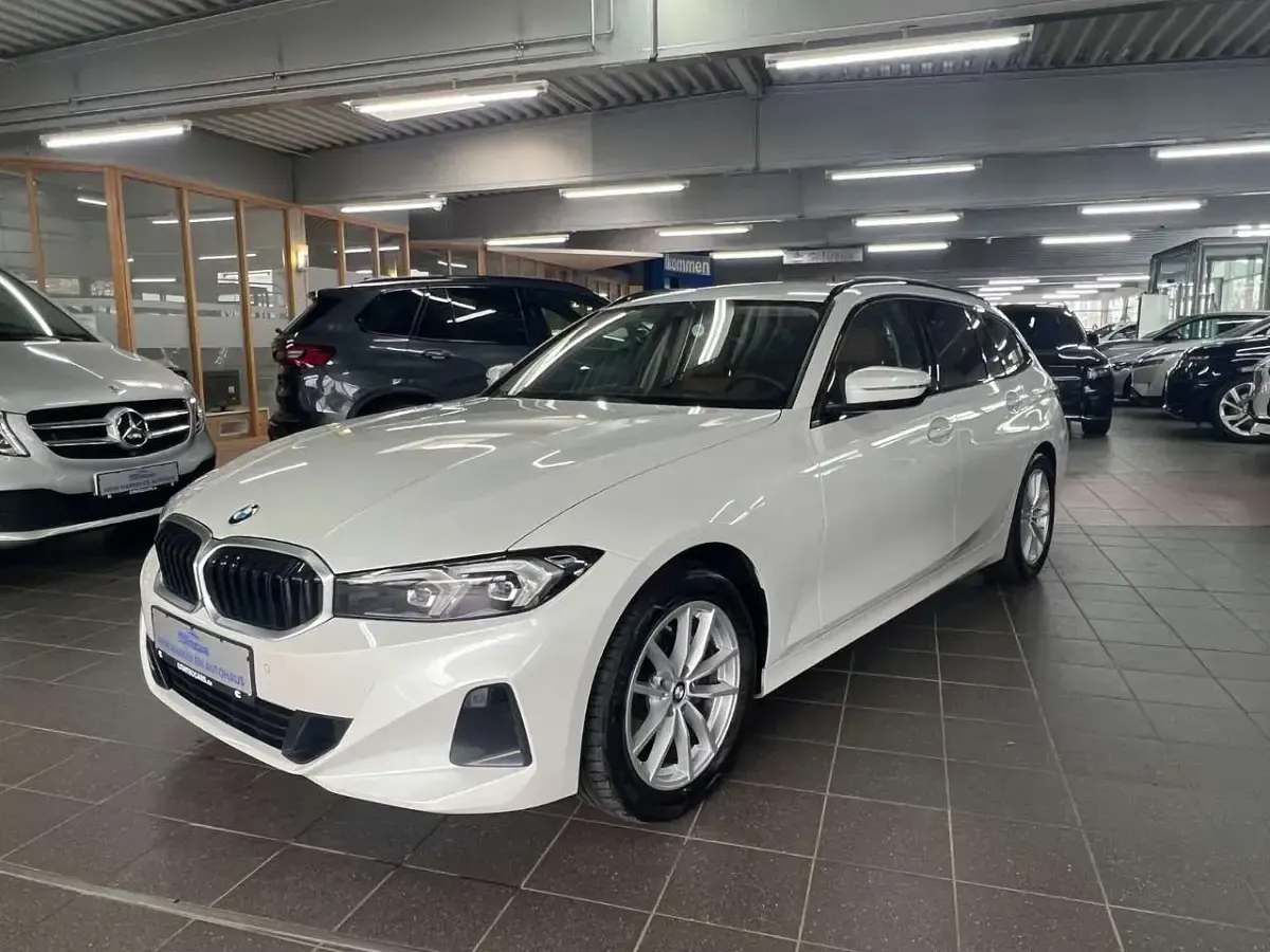 Gebraucht BMW 318 Sport Line 150 PS (110 kW) 2022 Mineralweiss Kombi