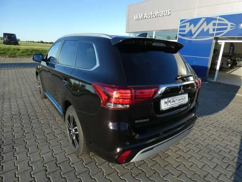 Gebraucht Mitsubishi Outlander P-HEV Top 135 PS (99 kW) 2019 Rubinschwarzmetallic (metallic) SUV