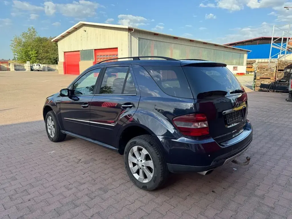 Gebraucht Mercedes ML320 224 PS (164 kW) 2008 Blau SUV