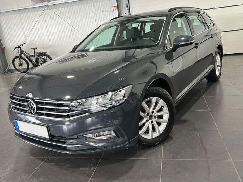 Grau Gebraucht 2021 VW Passat Kombi | 19.495 € (Guter Preis) - Bild 1/4