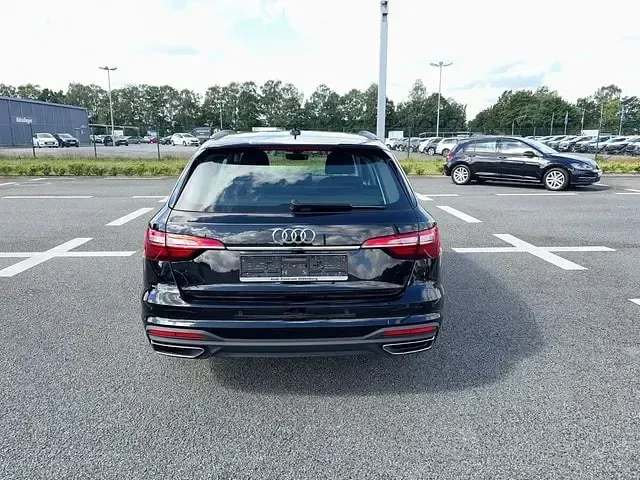 Gebraucht Audi A4 Sport 163 PS (119 kW) 2023 Brillantschwarz Kombi
