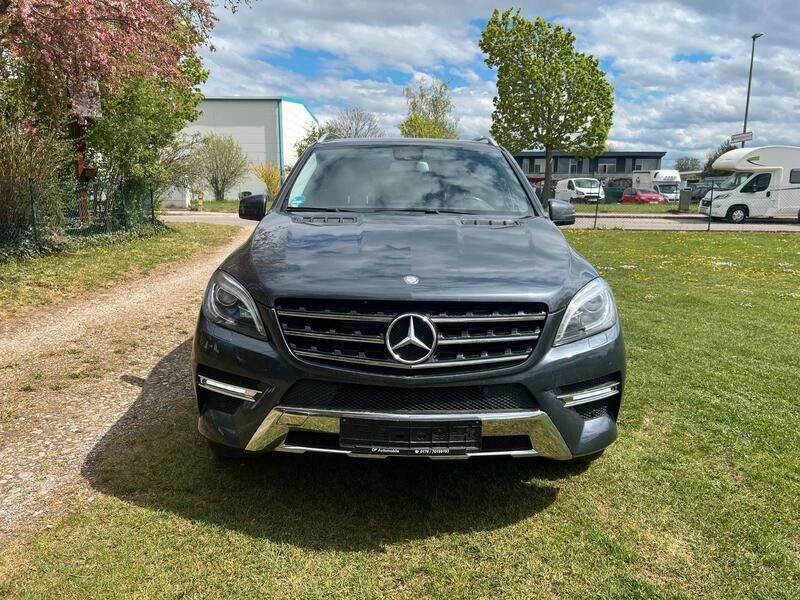 Grau Gebraucht 2014 Mercedes ML350 AMG line SUV | 27.100 € (Fairer Preis) - Bild 1/4