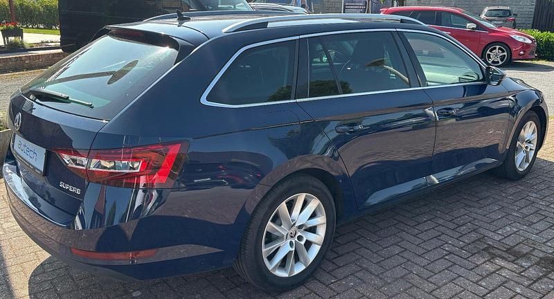 Gebraucht Skoda Superb Style 150 PS (110 kW) 2016 Blau Kombi