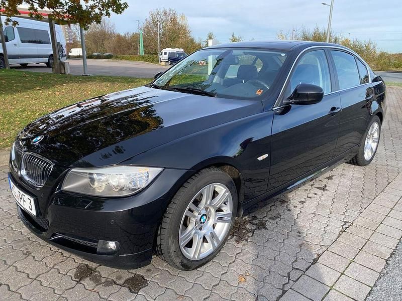 Schwarz Gebraucht 2009 BMW 325 Sport Line Limousine | 8.900 € (Etwas zu teuer) - Bild 1/4