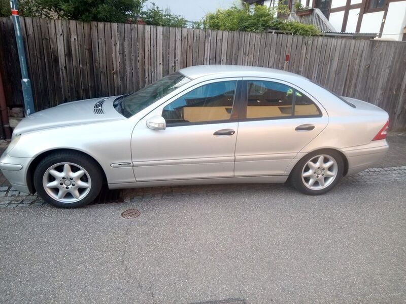 Grau Gebraucht 2000 Mercedes C200 Classic Limousine | 2.500 € (Fairer Preis) - Bild 1/4