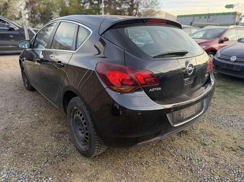 Gebraucht Opel Astra Sport 125 PS (91 kW) 2010 Saphirschwarz mineraleffekt Kleinwagen