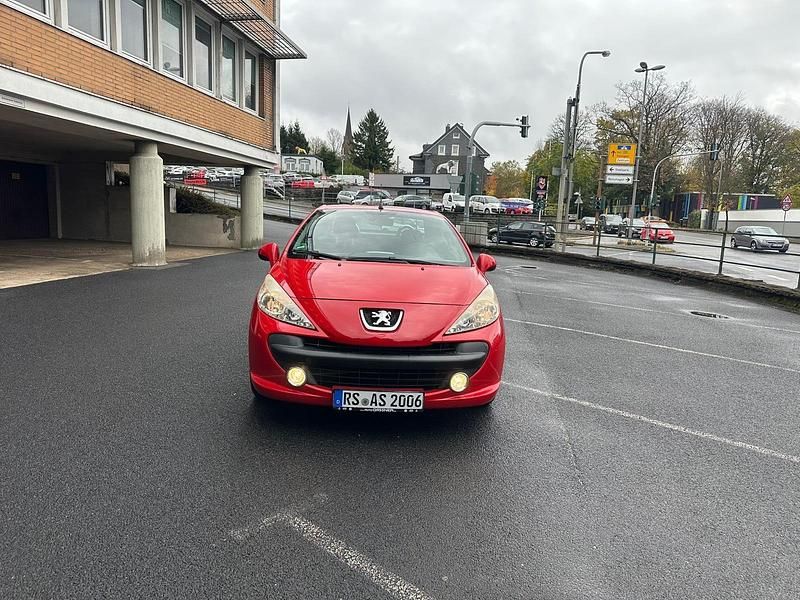 Rot Gebraucht 2009 Peugeot 207 CC Cabrio | 3.999 € (Fairer Preis) - Bild 1/4