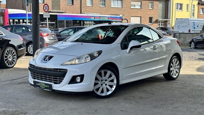 Weiß Gebraucht 2010 Peugeot 207 CC Platinum Cabrio | 5.490 € (Etwas zu teuer) - Bild 1/4