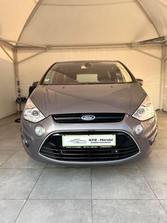 Gebraucht Ford S-MAX Titanium 140 PS (102 kW) 2012 Braun Van / Kleinbus