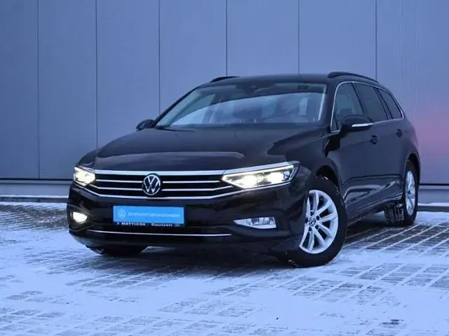 Gebraucht VW Passat IQ Drive 150 PS (110 kW) 2022 Deep black perleffekt (metallic) Kombi