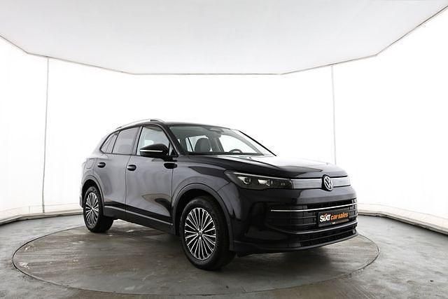 Schwarz Gebraucht 2024 VW Tiguan Life SUV | 33.950 € (Superpreis) - Bild 1/4