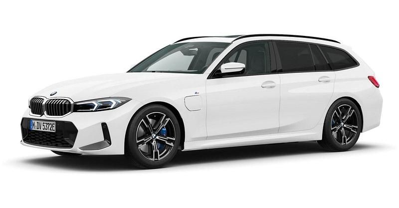 Weiß Gebraucht 2024 BMW 330e Comfort Edition Kombi | 51.817 € - Bild 1/4