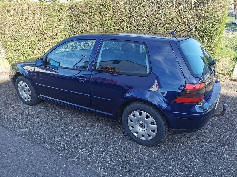 Gebraucht VW Golf IV Edition 105 PS (77 kW) 2002 Blau Limousine