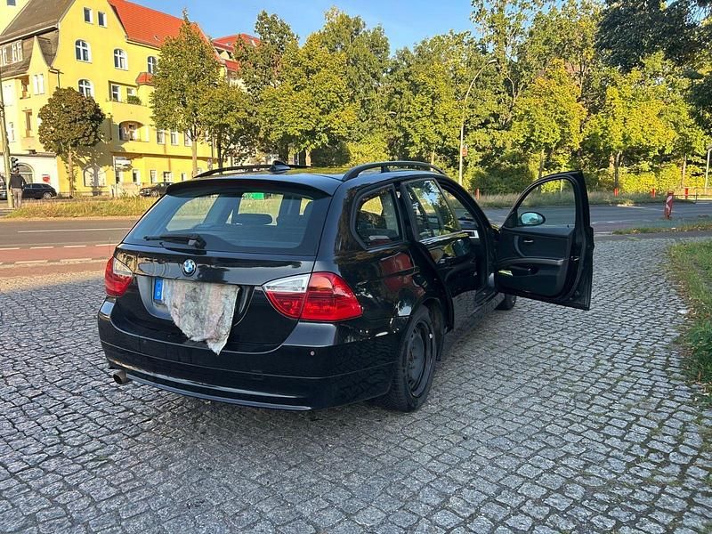 Gebraucht BMW 320 150 PS (110 kW) 2006 Schwarz Kombi