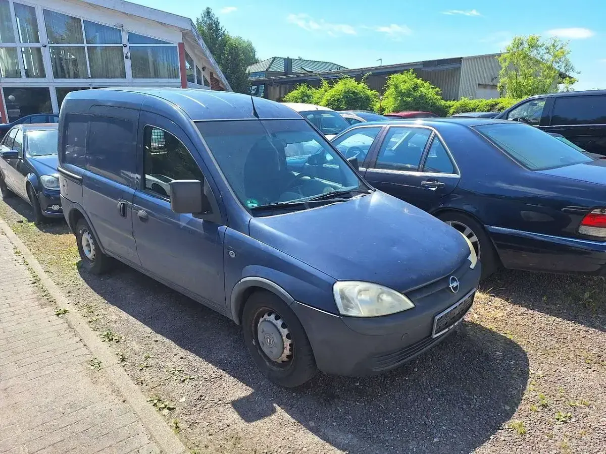 Gebraucht Opel Combo 75 PS (55 kW) 2007 Royalblau h: u2/f:atlantikblau Van / Kleinbus
