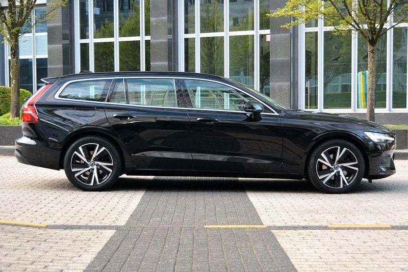 Gebraucht Volvo V60 Core 197 PS (144 kW) 2022 Schwarz Kombi