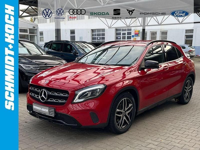 Rot Gebraucht 2019 Mercedes GLA180 Urban SUV | 20.950 € (Fairer Preis) - Bild 1/4