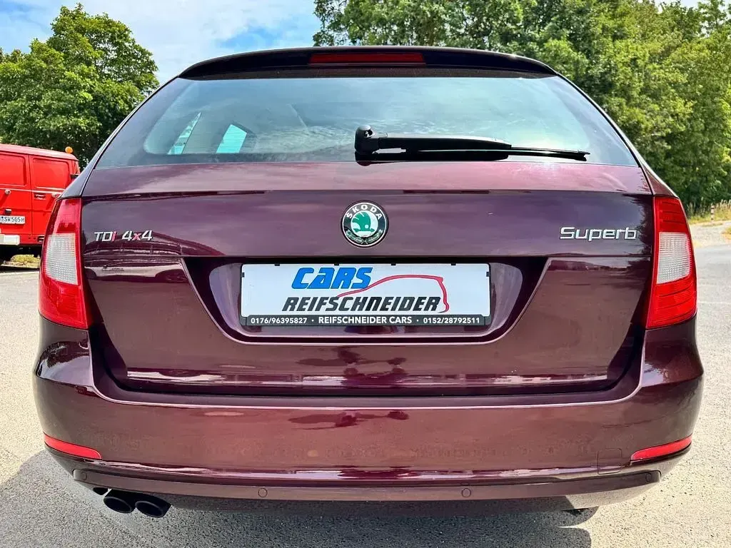 Gebraucht Skoda Superb Elegance 140 PS (102 kW) 2012 Kombi