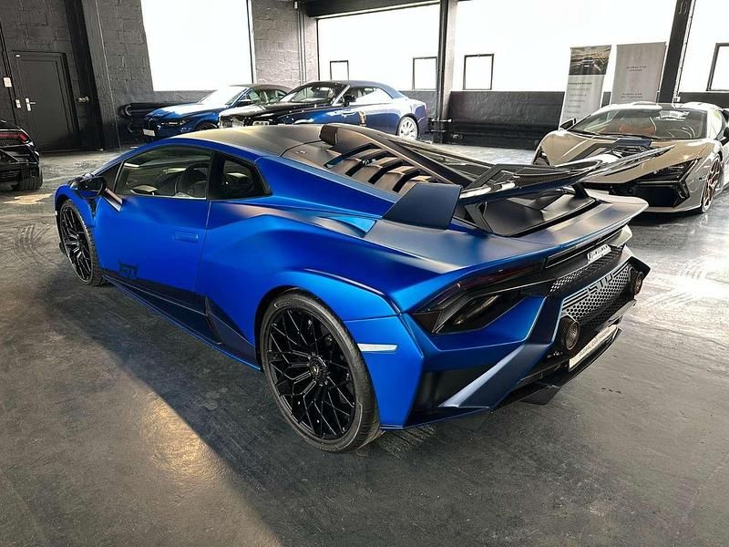 Gebraucht Lamborghini Huracán 640 PS (470 kW) 2024 Blau Coupé