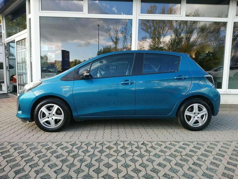 Gebraucht Toyota Yaris Hybrid Life 75 PS (55 kW) 2013 Reflex turquoise Kleinwagen