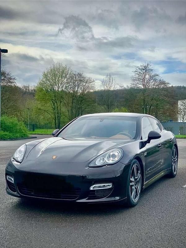 Braun Gebraucht 2010 Porsche Panamera Turbo Limousine | 44.990 € - Bild 1/4