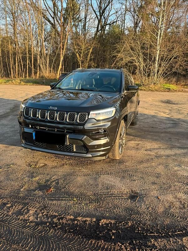 Second-hand Jeep Compass 241 CP (177 kW) 2022 Negru SUV