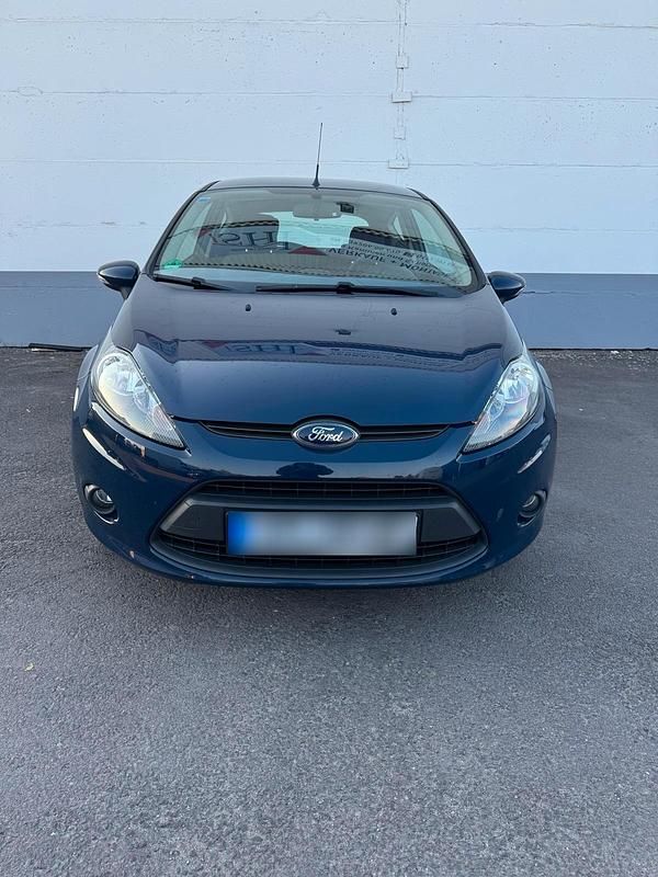 Gebraucht Ford Fiesta 60 PS (44 kW) 2012 Blau Kleinwagen