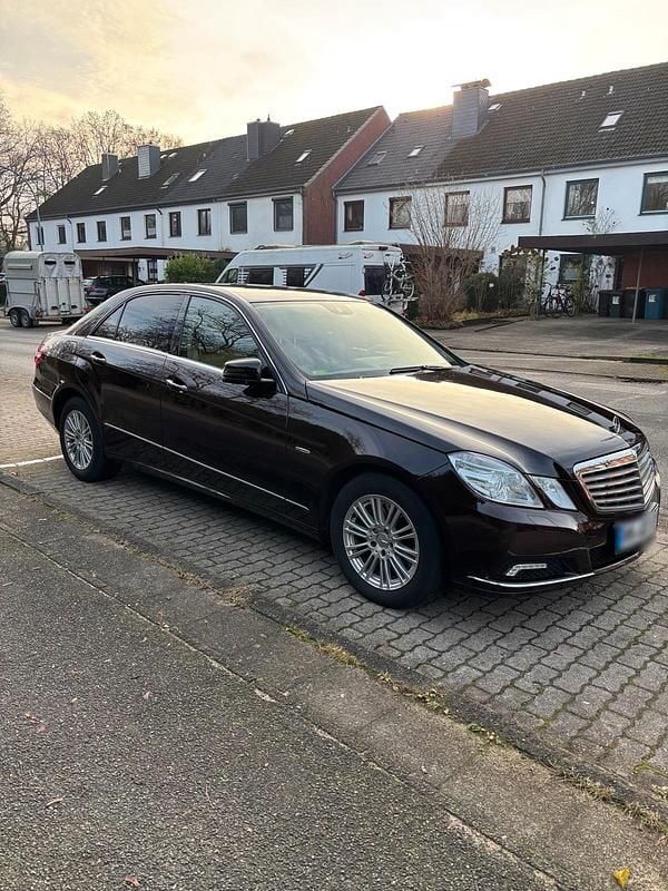 Gebraucht Mercedes E350 292 PS (214 kW) 2009 Braun Limousine