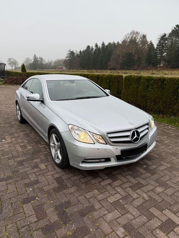 Silber Gebraucht 2012 Mercedes E250 Avantgarde Coupé | 11.500 € (Guter Preis) - Bild 1/4
