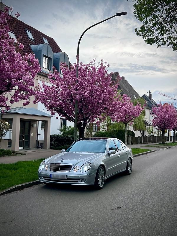 Gebraucht Mercedes E200 163 PS (119 kW) 2005 Silber Limousine