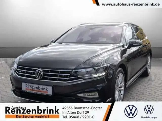 Mangangrau metallic (metallic) Gebraucht 2022 VW Passat Elegance Kombi | 30.690 € (Etwas zu teuer) - Bild 1/4
