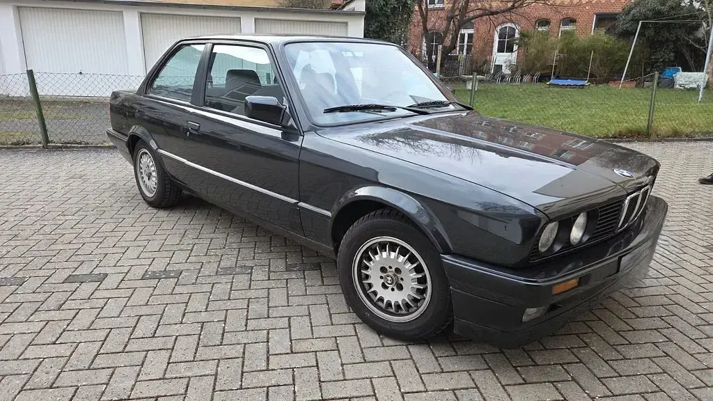 Gebraucht BMW 316 Performance 102 PS (75 kW) 1990 Schwarz Limousine