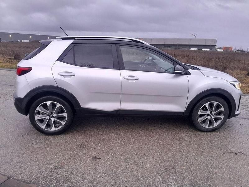 Używany Kia Stonic Vision 120 KM (88 kW) 2018 Srebrny SUV