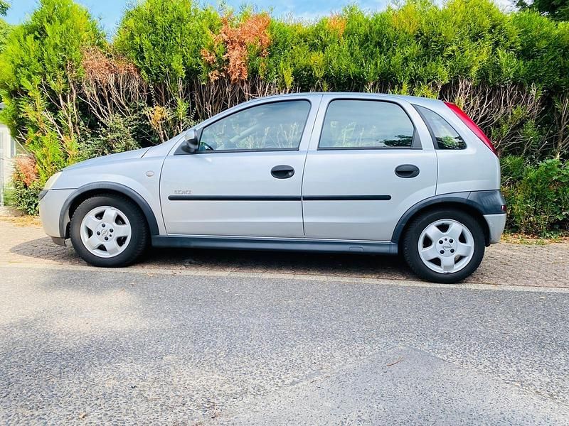 Braun Gebraucht 2001 Opel Corsa Kleinwagen | 1.900 € (Fairer Preis) - Bild 1/4