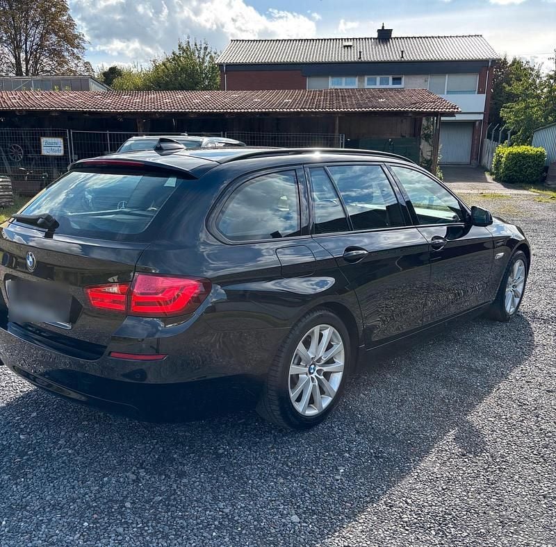 Schwarz Gebraucht 2011 BMW 520 Kombi | 7.500 € (Guter Preis) - Bild 1/4