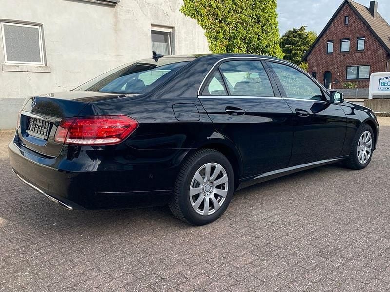Second-hand Mercedes E200 184 CP (135 kW) 2015 Negru Berlinǎ