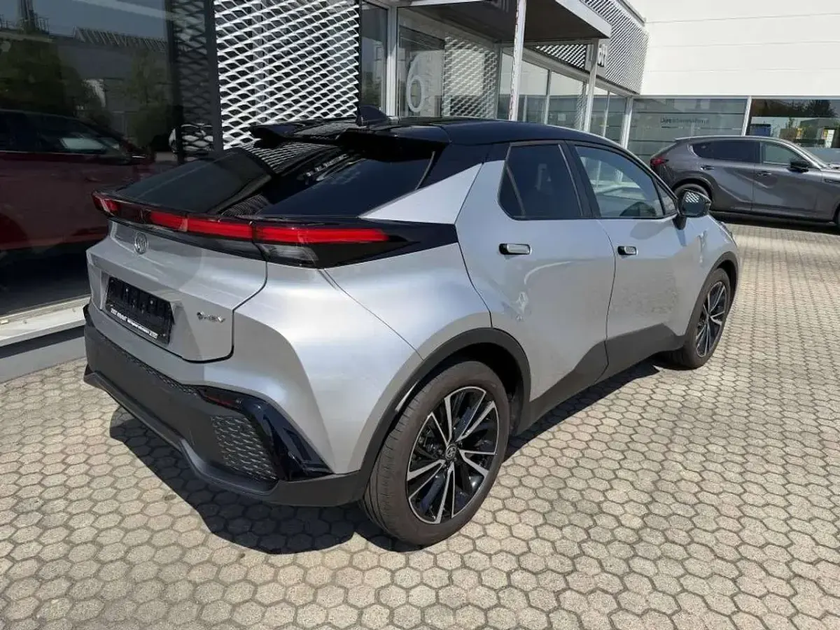 Gebraucht Toyota C-HR Lounge 197 PS (144 kW) 2024 Silver metallic SUV