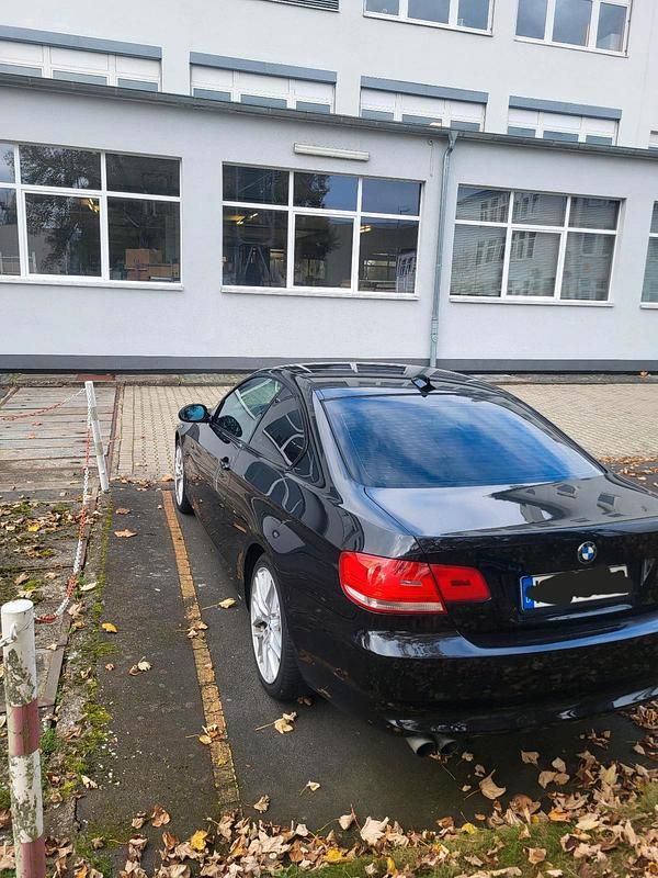 Gebraucht BMW 325 218 PS (160 kW) 2008 Schwarz Coupé