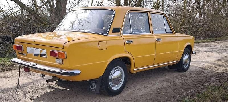 Second-hand Lada 1200 60 CP (44 kW) 1984 Berlinǎ