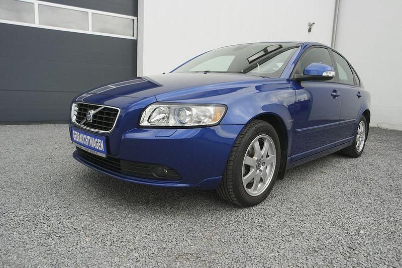 Blau Gebraucht 2009 Volvo S40 Momentum Limousine | 5.600 € (Teuer) - Bild 1/4