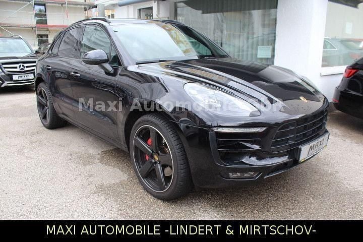 Tiefschwarzmetallic Gebraucht 2018 Porsche Macan SUV | 43.990 € (Guter Preis) - Bild 1/4