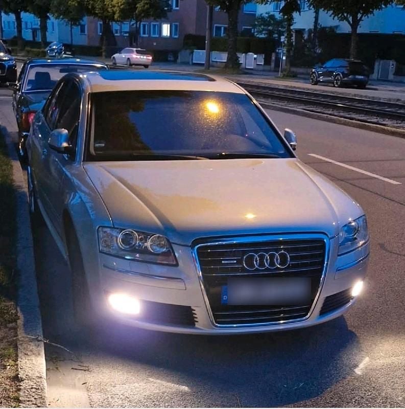 Silber Gebraucht 2008 Audi A8 Limousine | 12.900 € (Teuer) - Bild 1/4