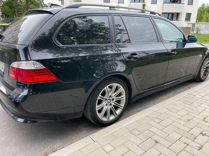 Gebraucht BMW 525 197 PS (144 kW) 2008 Schwarz Kombi